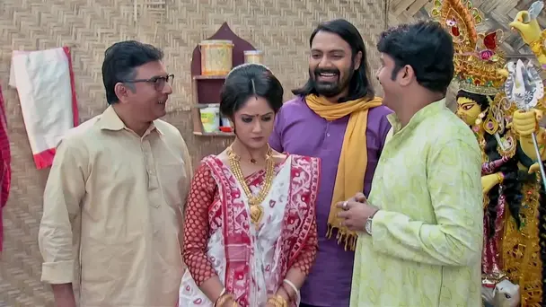 Tori Celebrates Durga Puja!