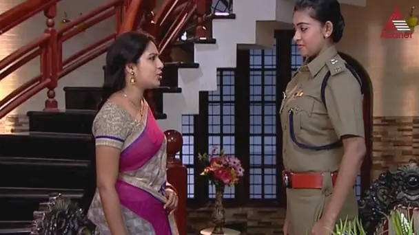 Diya recognises Lekha's identity