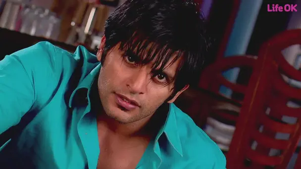 Viraj Locks Geeta in a Room