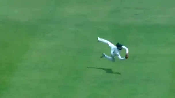 STUNNER ALERT! Saud Shakeel defies gravity