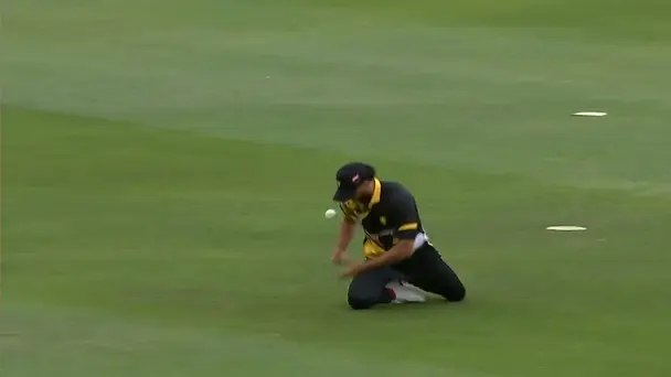 Juggle Drama! Yahya Zeb pulls off a heart-stopping catch