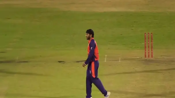 Atharv Deshpande's 3 for 15 | Match 2