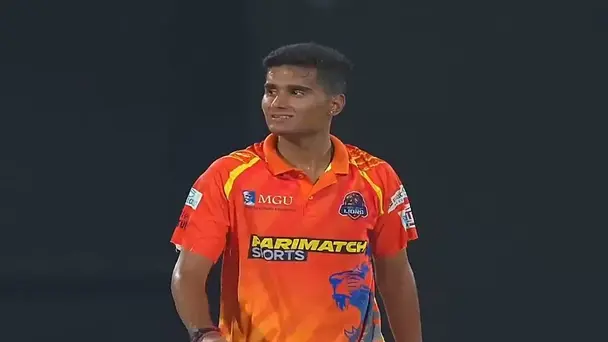 Manan Bhardwaj's 3 for 26 | Match 17