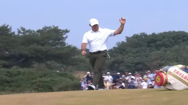 FABULOUS! Rory McIlroy chips in for an eagle 
