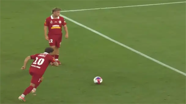 WORLDIE! Juan Muniz fires home a stunning free-kick