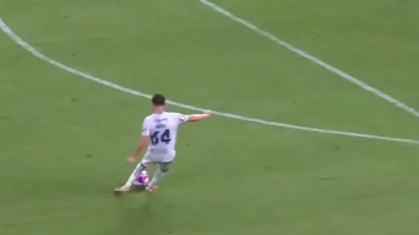 Free-Kick Magic! Juan Mata puts Melbourne Victory ahead