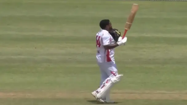 Terrance Hinds's 100* off 195 | Match 1, Day 3
