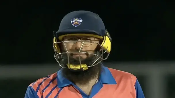 EXQUISITE! Hashim Amla slams Abhishek Sakuja for a huge six
