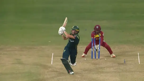 JAFFA! Afy Fletcher dismantles Beth Mooney's stumps