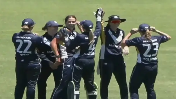 Tess Flintoff's 3 for 38 | Match 14