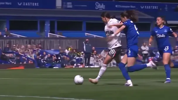 SUBLIME FINISH! Sam Kerr teras through the defence