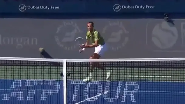 Ice-Cold Touch! Medvedev’s drop shot stuns the court