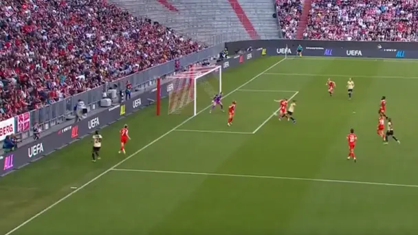 TAP-IN PERFECTION! Ewa Pajor delivers with ease