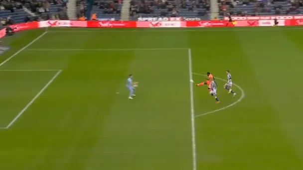 ECSTATIC! Ephron Mason-Clark's chip goal outsmarts the keeper