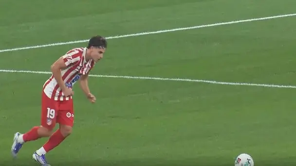 From Distance! Alvarez nailed a free-kick stunner