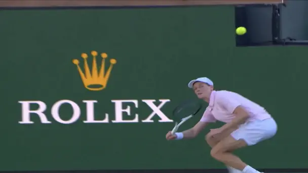 SINNER MASTERCLASS! Jannik paints the perfect backhand down the line