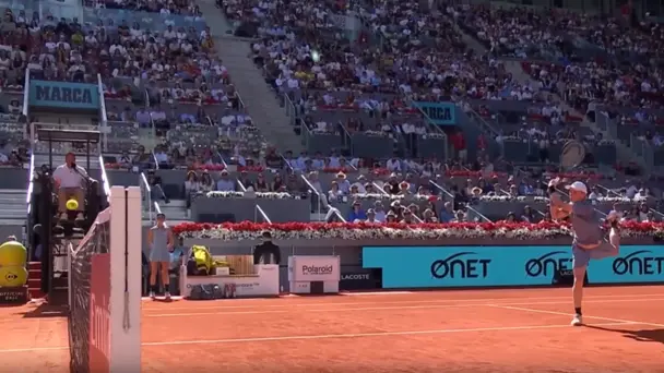 LUCKY! Elmer Moller's unreal point steals the show