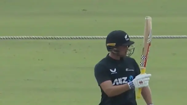 Curtis Heaphy's 53 off 62 | 2nd ODI