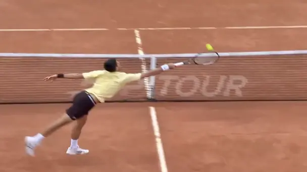VINTAGE NOVAK! Djokovic wins an incredible point in Rome