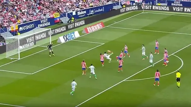 ACROBATIC FINISH! Pablo Fornals left the goalkeeper dazed