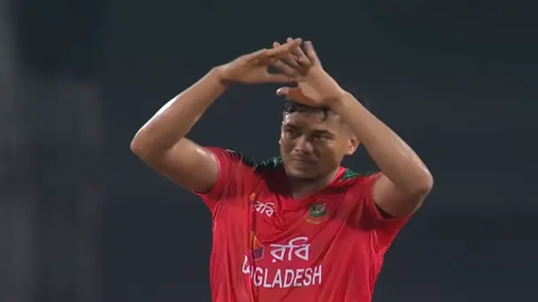 Last Over Carnage! Taskin took 3 in 3