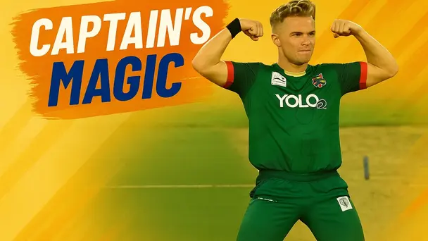 CAPTAIN’S MAGIC! Curran plucks a one-handed screamer