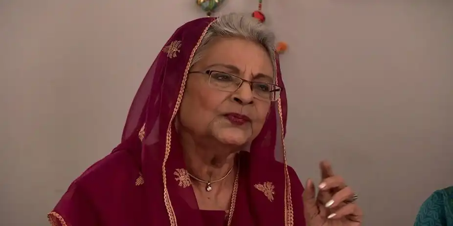 Kumkum Bhagya S1 E674 - Dadi sees Abhi with Pragya - Kumkum Bhagya