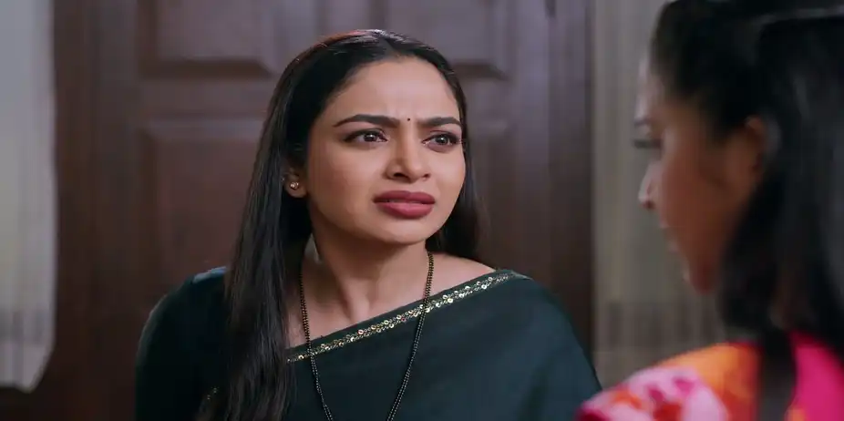 Maya Shows Narmada a Map