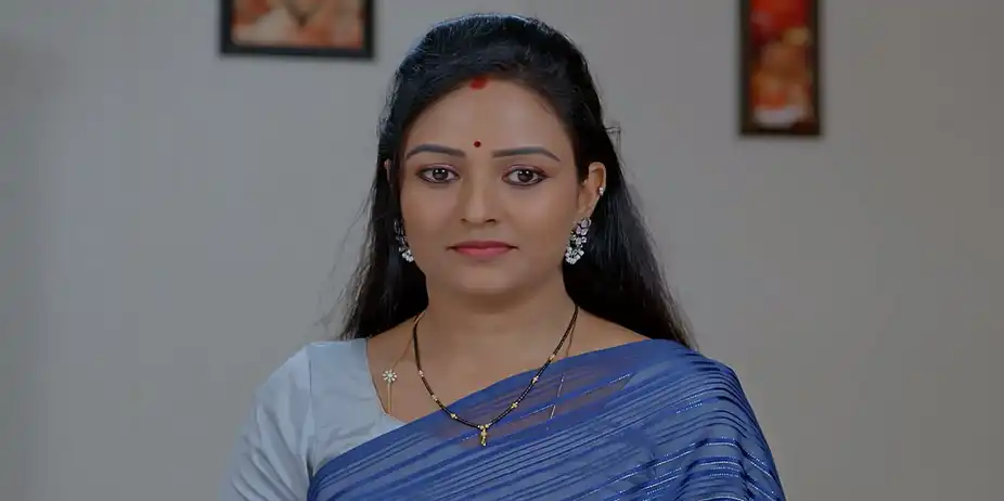 Dheerga Sumangali Bhava S1 E400 - Karthik Steals the Bangles to Frame Meera