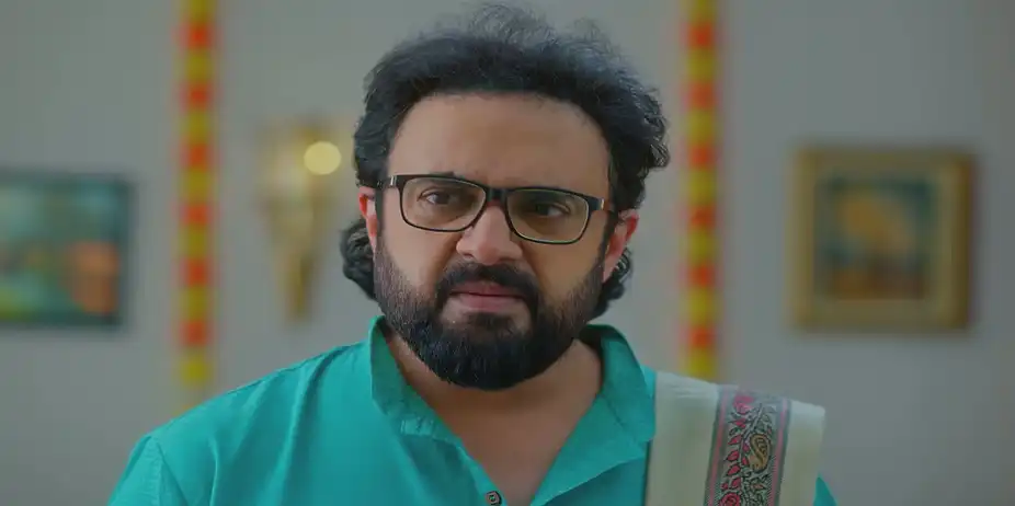 Meghasandhesham S1 E334 - Apoorva Slyly Turns Chandra against Pooja