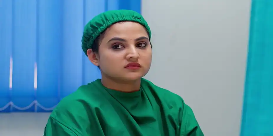 Hrudaya Geethe S1 E408 - Gayatri Chooses to Stay at the Hospital