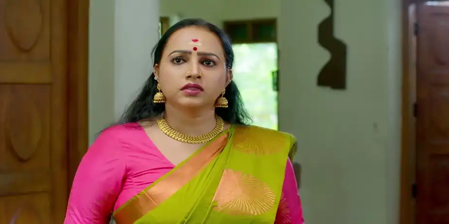 Sarah Threatens Urvashi