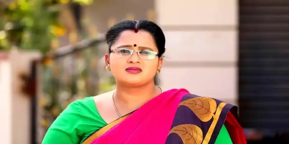 Oru Oorla Rendu Rajakumari S1 E105 - Madhavan Mistakes Rasathi to be Swetha