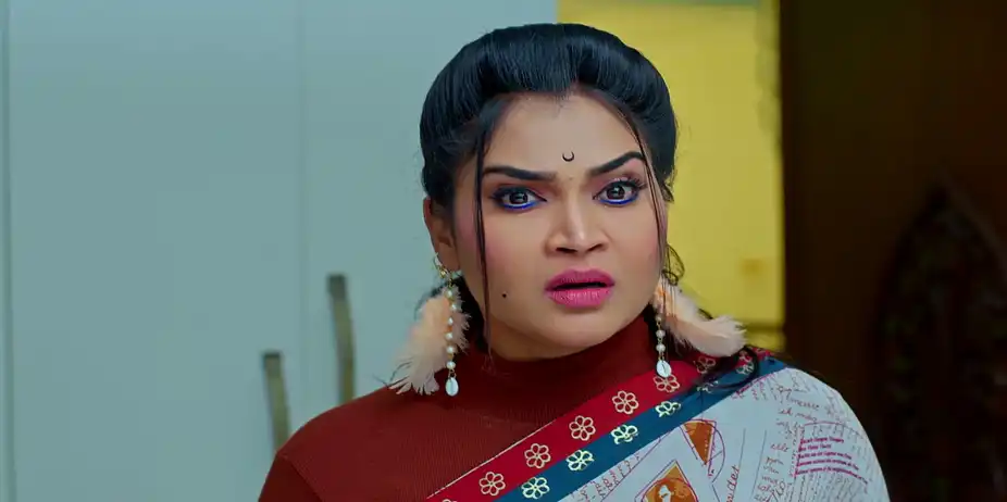 Aval Varuvala S1 E705 - Manisha Volunteers Her Blood for an Artwork