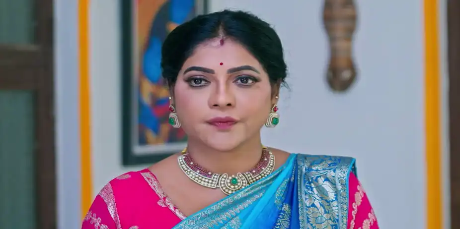 Karthigai Deepam S1 E1317 - Chamundeshwari takes Vow From Rajarajan