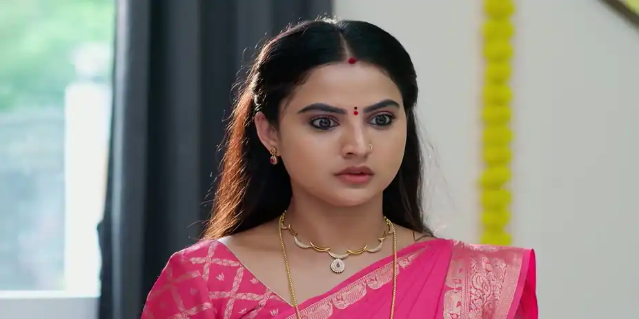 Hrudaya Geethe S1 E468 - Urvashi Swaps the Idol with a Fake