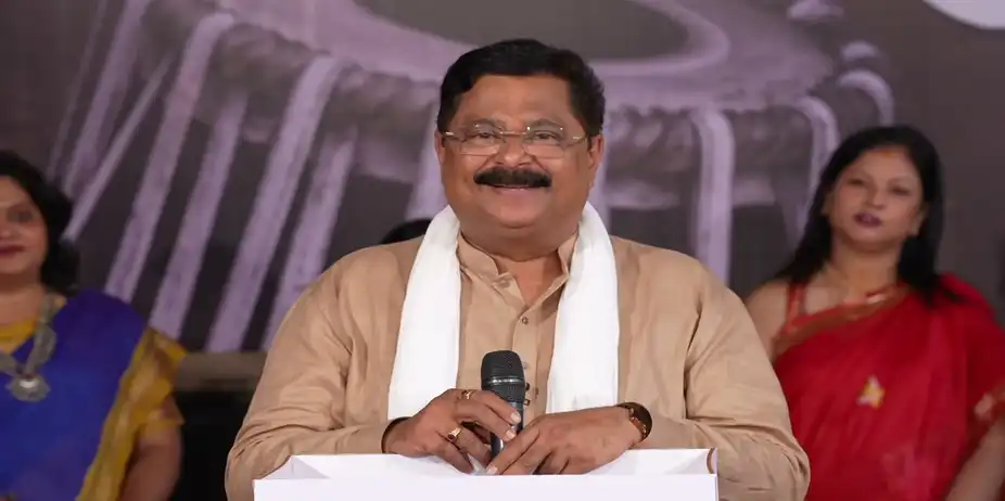 Home Minister S1 E16 - A Paithani Contest Unfolds at Parelcha Raja Pandal