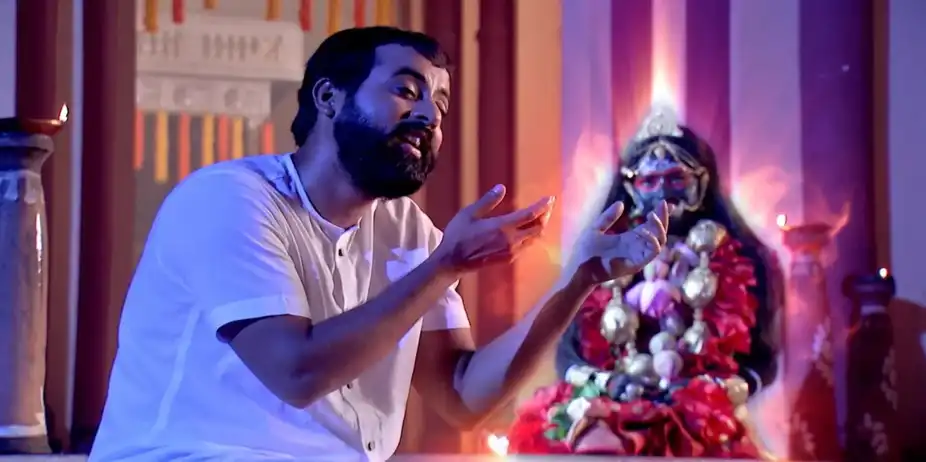 Rani Rashmoni S1 E1417 - Kumudini Puts up the Photo on the Wall