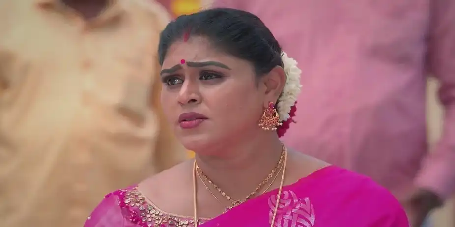 Meenakshi's Arrival Shocks Pooja | Meenakshi Ponnunga