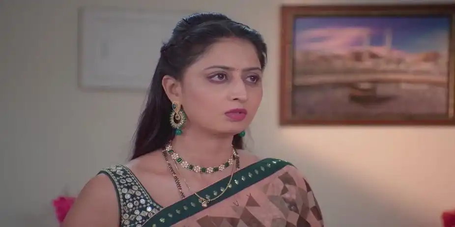  Deepa Hits Riya | Karthigai Deepam