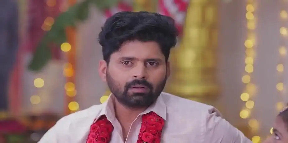 Parvathy is Unhappy to See Bharathi | Idhayam