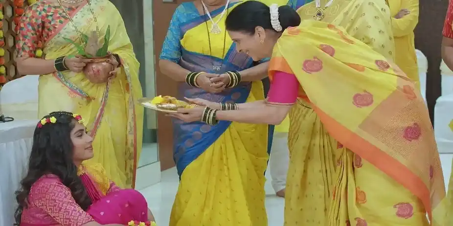 Jayashree Brings Akash's Turmeric | Punha Kartavya Ahe