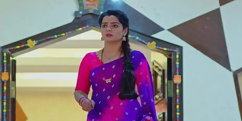 Vinod and Shivani Hide from Vasundhara | Oohalu Gusagusalade