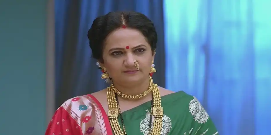 Bhuvaneshwari Questions Charuhas | Tula Shikvin Changlach Dhada