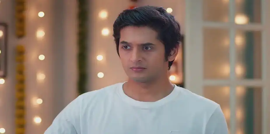 Keerti Gives Ashu a Saree for Shiva | Shiva