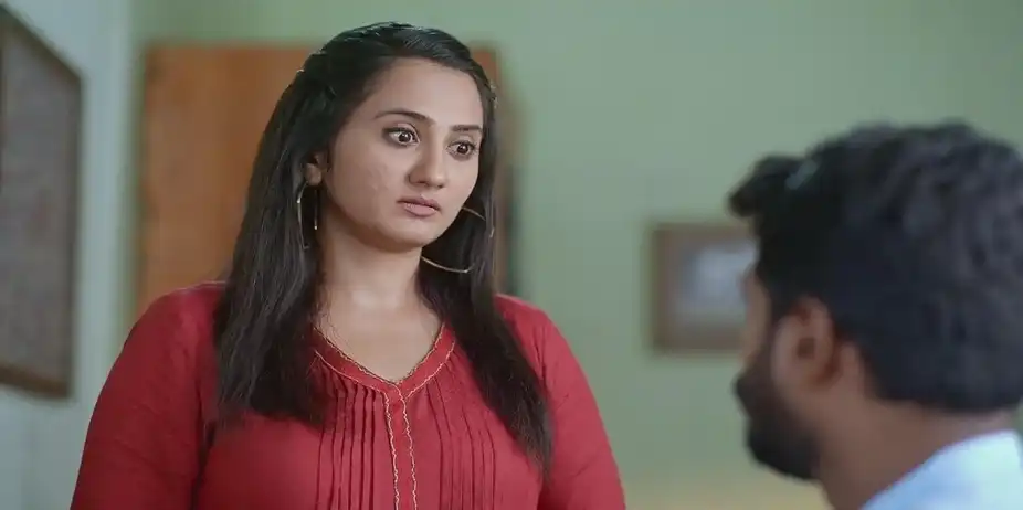 Ovi Gifts Shrinu a Phone | Sara Kahi Tichyasathi