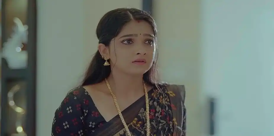 Avanthika Makes Athira Mop the Floor | Mangalyam