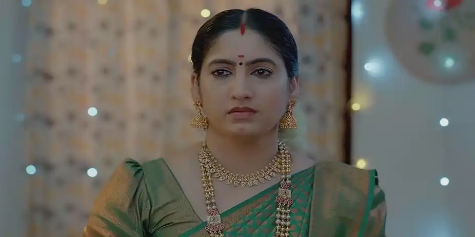 Savithri Refuses to Stop Janardhanan | Valsalyam