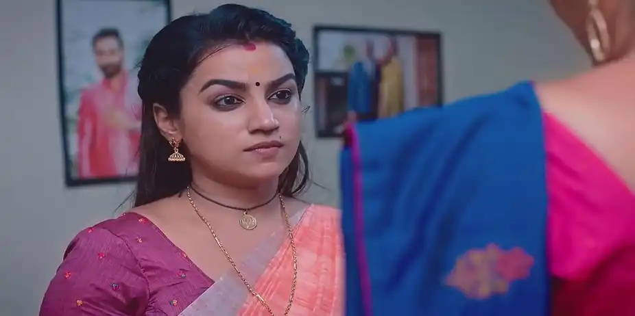 Parvathy Scolds Prabhavathy | Parvathy