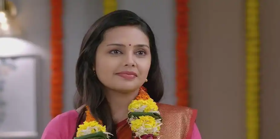 Bhuvaneshwari Welcomes Adhipati and Akshara | Tula Shikvin Changlach Dhada